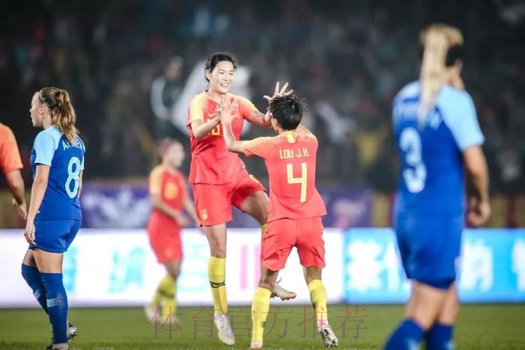 铿锵真本色 | 杨莉娜、张睿建功 中国女足2-1逆转芬兰